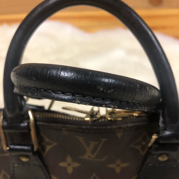 Authentic Louis Vuitton Alma PM purse - Picture 7 of 16